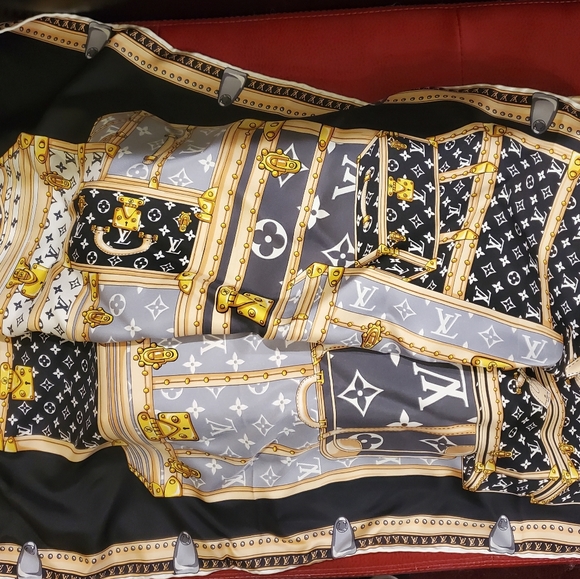 Authentic New In Box Louis Vuitton Scarf M7645 Let's Go Noir - Picture 2 of 6